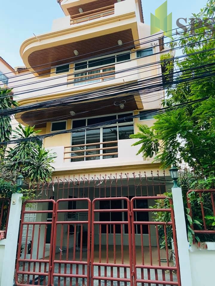 FOR RENT HOUSE in Phrom Phong at Sukhumvit 31 ( SPSPE382)