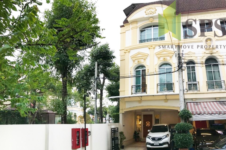 ทาวน์โฮม บ้านกลางกรุง แกรนด์เวียนนา พระราม 3 (Baan Klangkrung Grande Vienna Rama 3) (SPS-GH701)