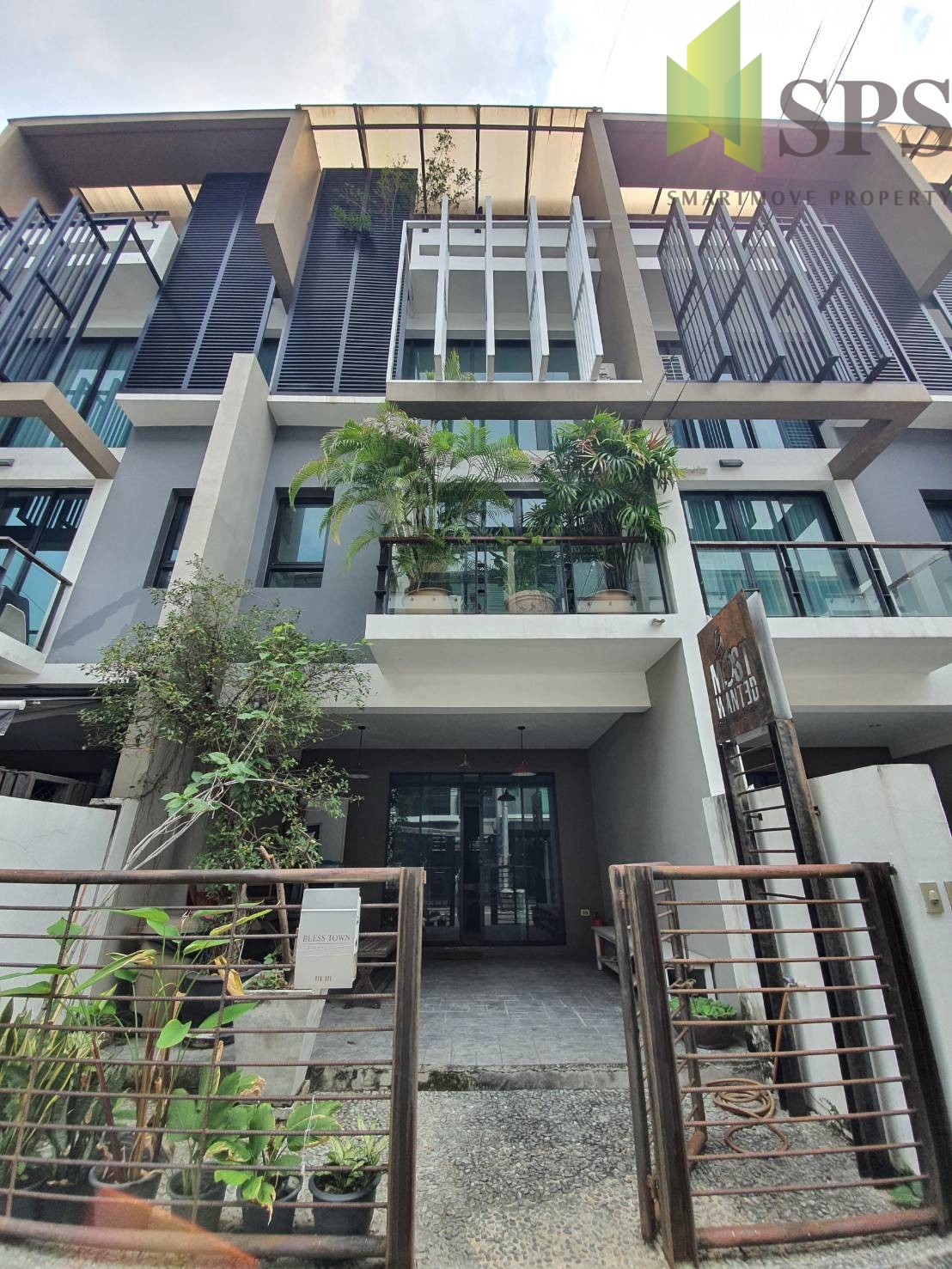 Townhome for RENT in Bless Town Sukhumvit 50 (SPSP425)