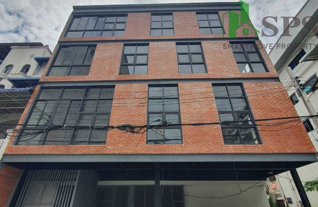 Commercial building for rent in Located in Soi Srinakarin (SPSAM468) 01