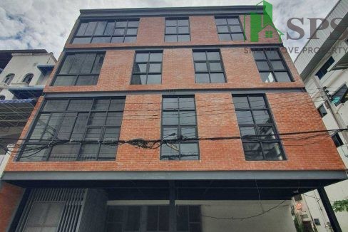 Commercial building for rent in Located in Soi Srinakarin (SPSAM468) 01
