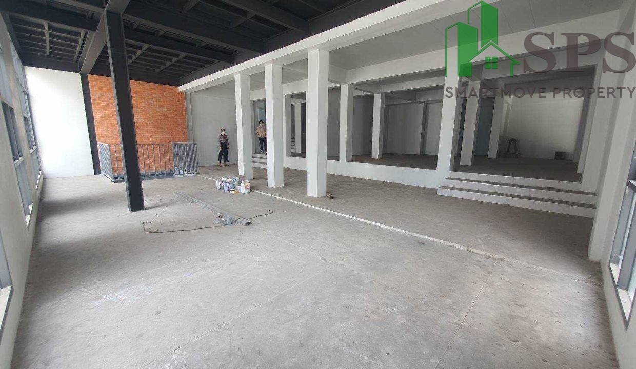 Commercial building for rent in Located in Soi Srinakarin (SPSAM468) 02