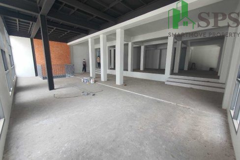 Commercial building for rent in Located in Soi Srinakarin (SPSAM468) 02