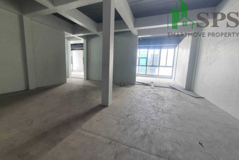Commercial building for rent in Located in Soi Srinakarin (SPSAM468) 08