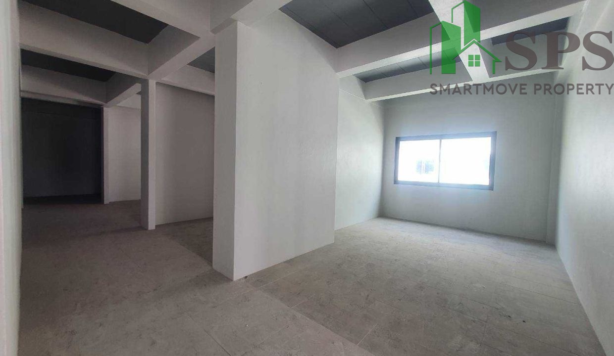 Commercial building for rent in Located in Soi Srinakarin (SPSAM468) 11