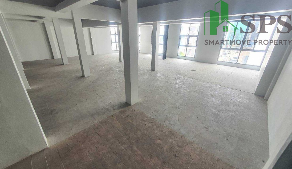 Commercial building for rent in Located in Soi Srinakarin (SPSAM468) 18