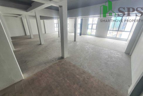 Commercial building for rent in Located in Soi Srinakarin (SPSAM468) 18