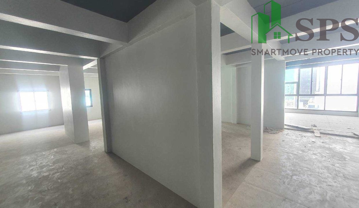 Commercial building for rent in Located in Soi Srinakarin (SPSAM468) 19