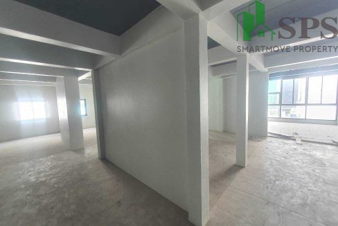 Commercial building for rent in Located in Soi Srinakarin (SPSAM468) 19
