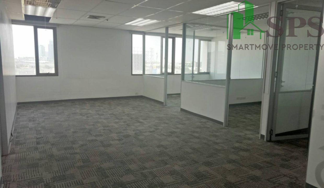 Office space for rent at Soi Lasalle 58. (SPSAM520) 01