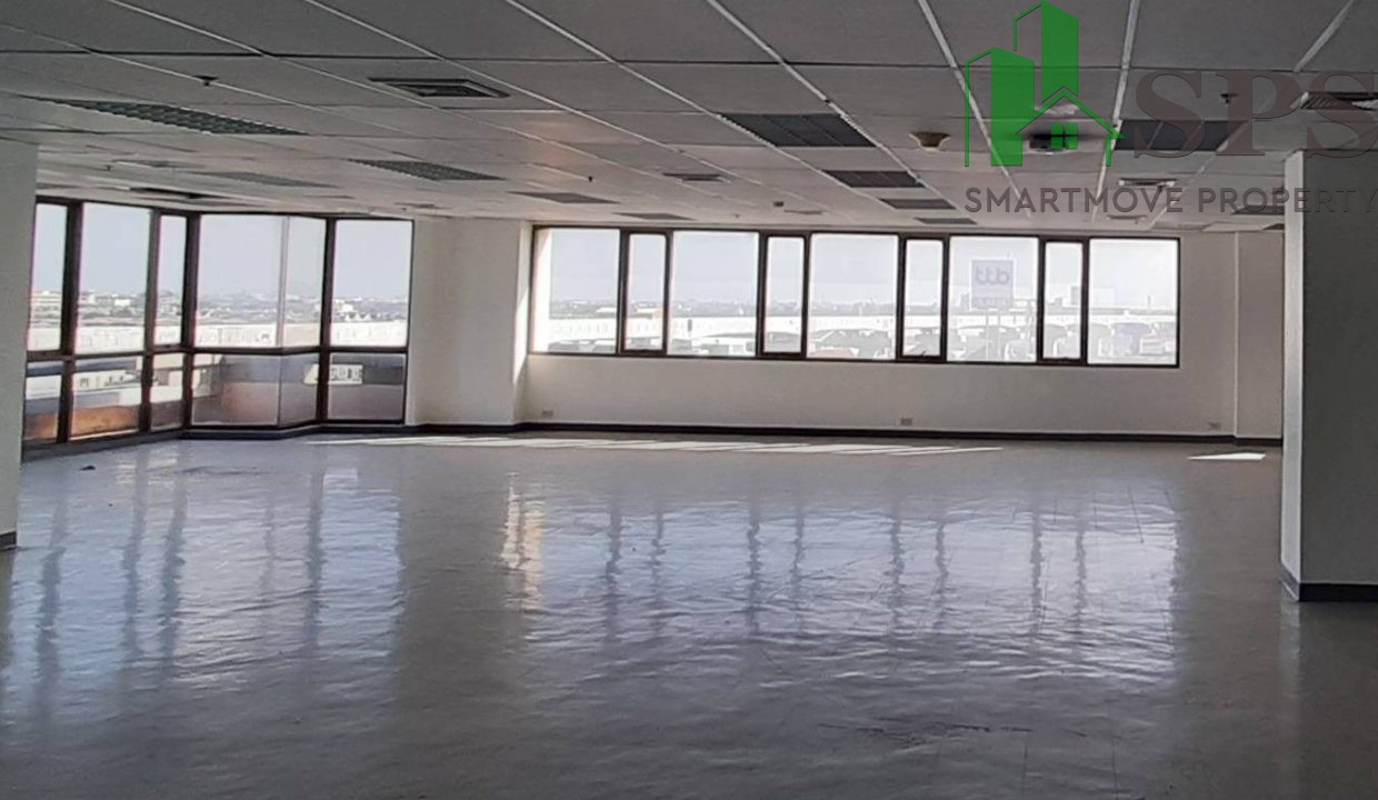 Office space for rent at Soi Lasalle 58. (SPSAM520) 03