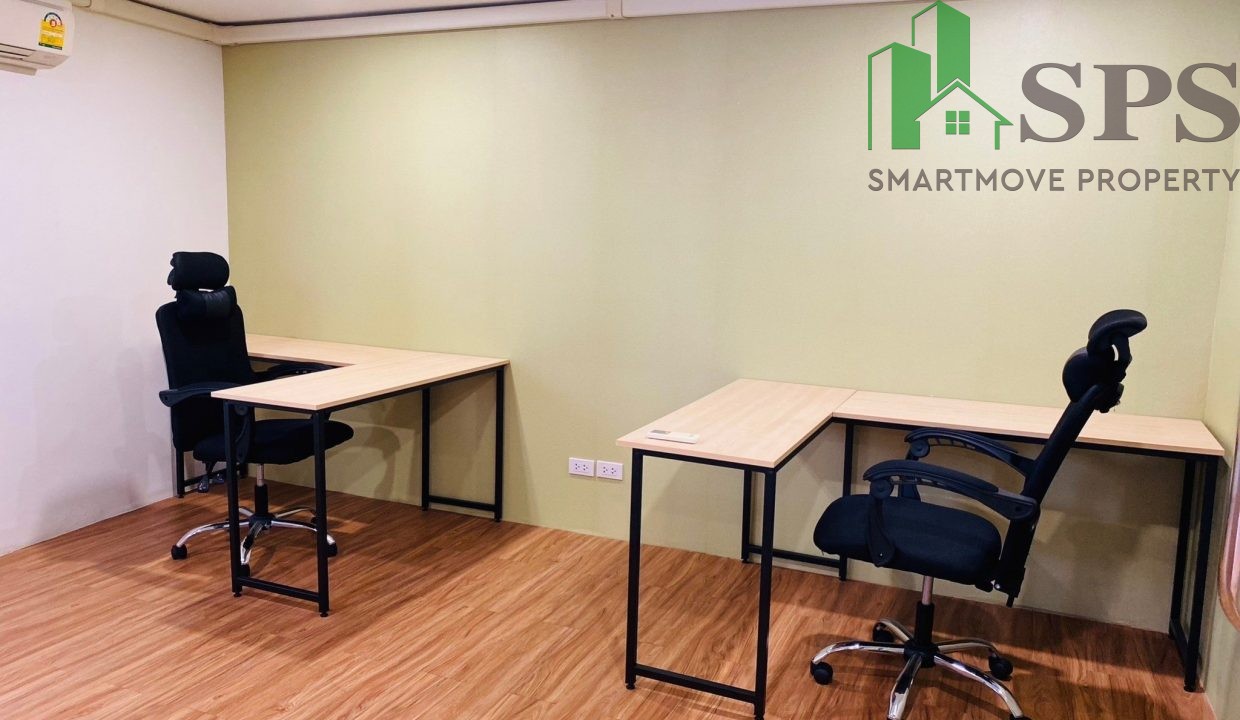Office space for rent near Bts Surasak. (SPSAM522) 04