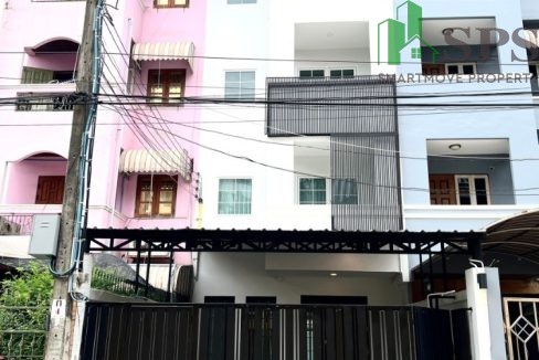 Townhome for rent in Soi Pridi Banomyong 14. (SPSAM517) 01