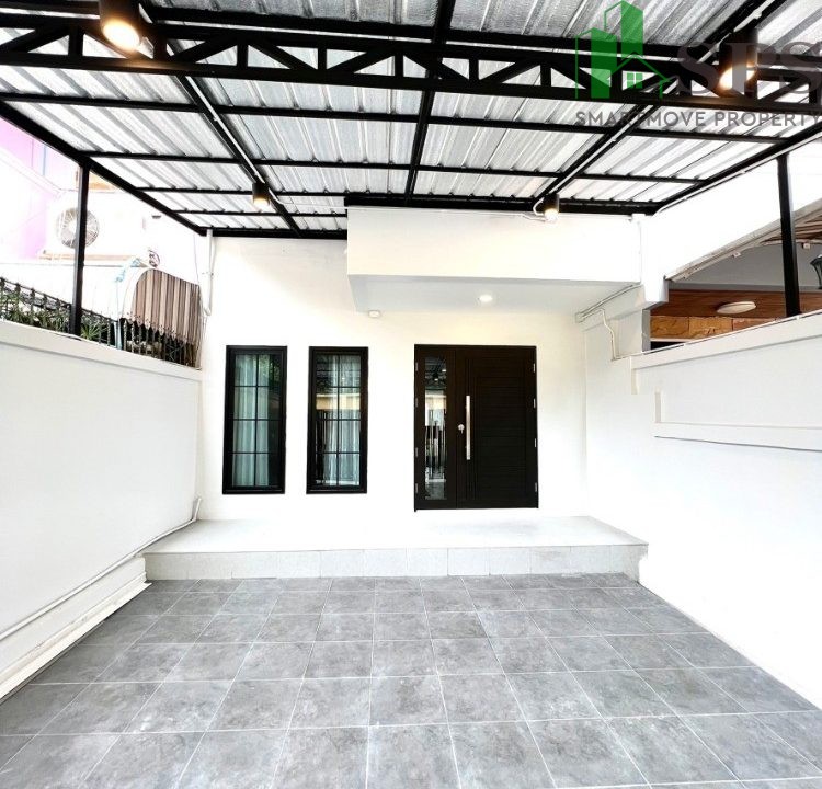 Townhome for rent in Soi Pridi Banomyong 14. (SPSAM517) 02