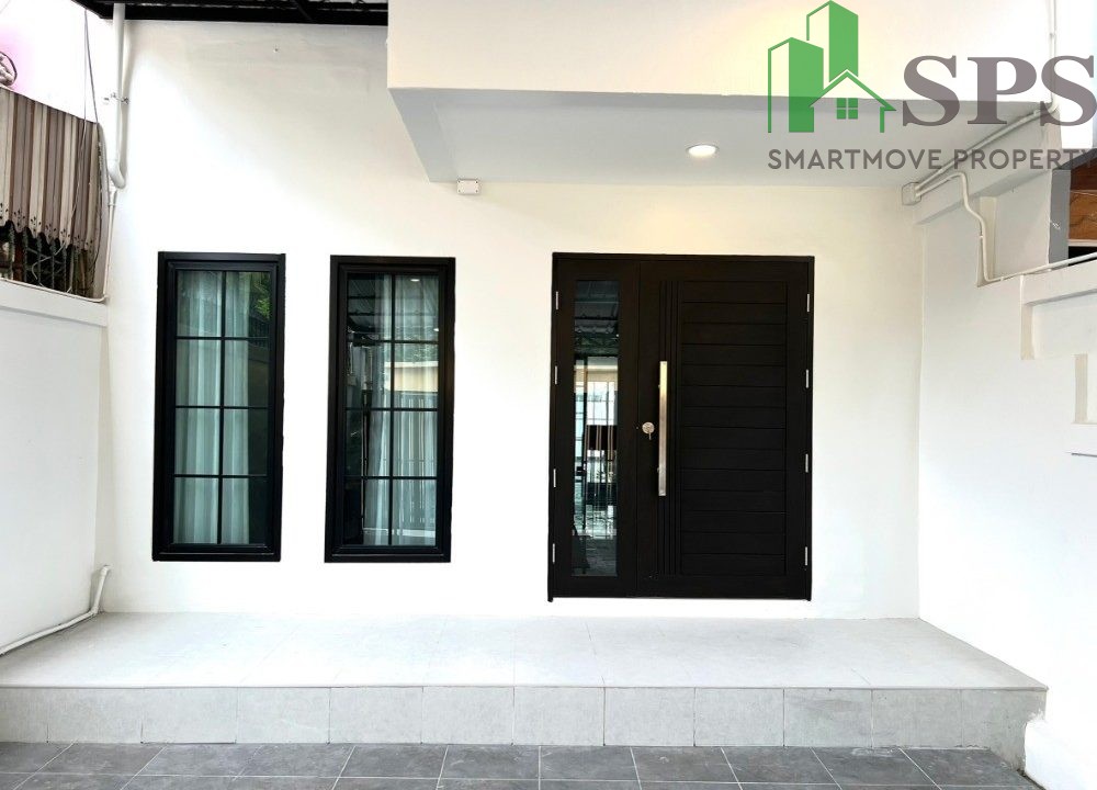 Townhome for rent in Soi Pridi Banomyong 14. (SPSAM517) 03