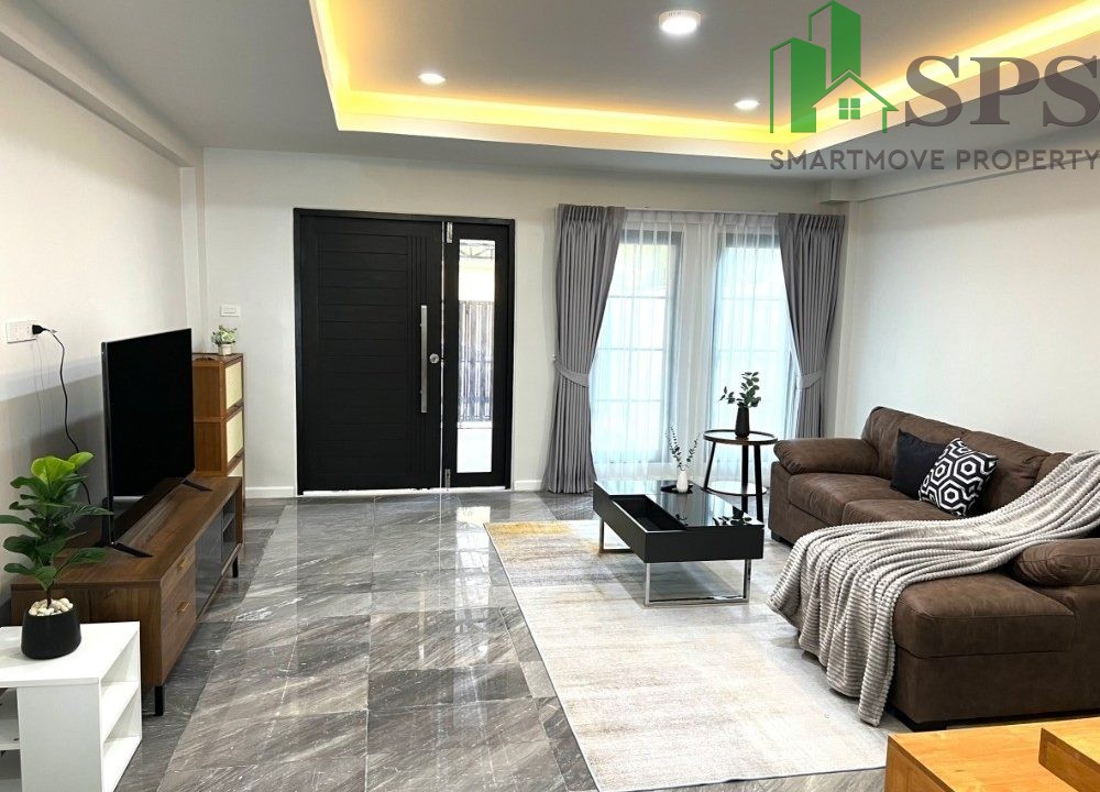 Townhome for rent in Soi Pridi Banomyong 14. (SPSAM517) 04