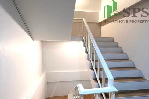 Townhome for rent in Soi Pridi Banomyong 14. (SPSAM517) 09