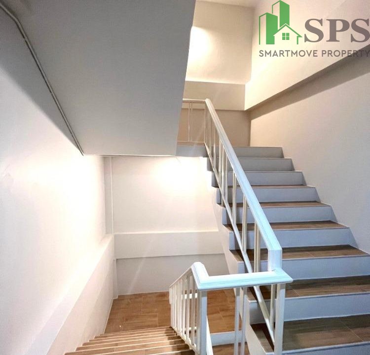 Townhome for rent in Soi Pridi Banomyong 14. (SPSAM517) 09