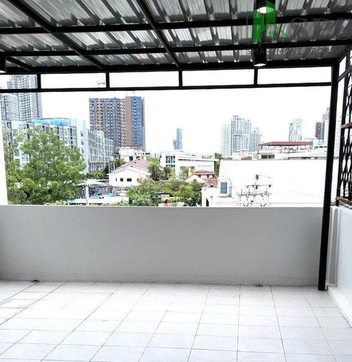 Townhome for rent in Soi Pridi Banomyong 14. (SPSAM517) 14