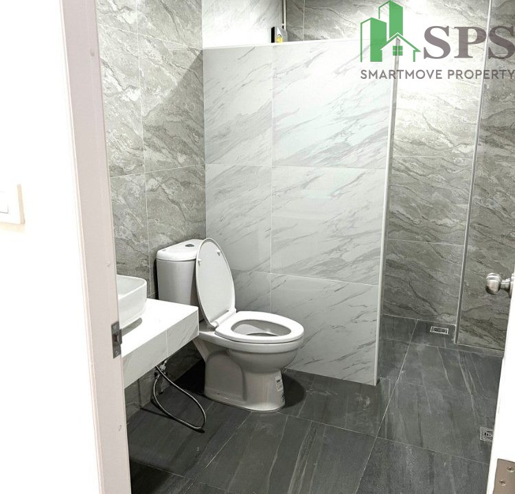 Townhome for rent in Soi Pridi Banomyong 14. (SPSAM517) 16