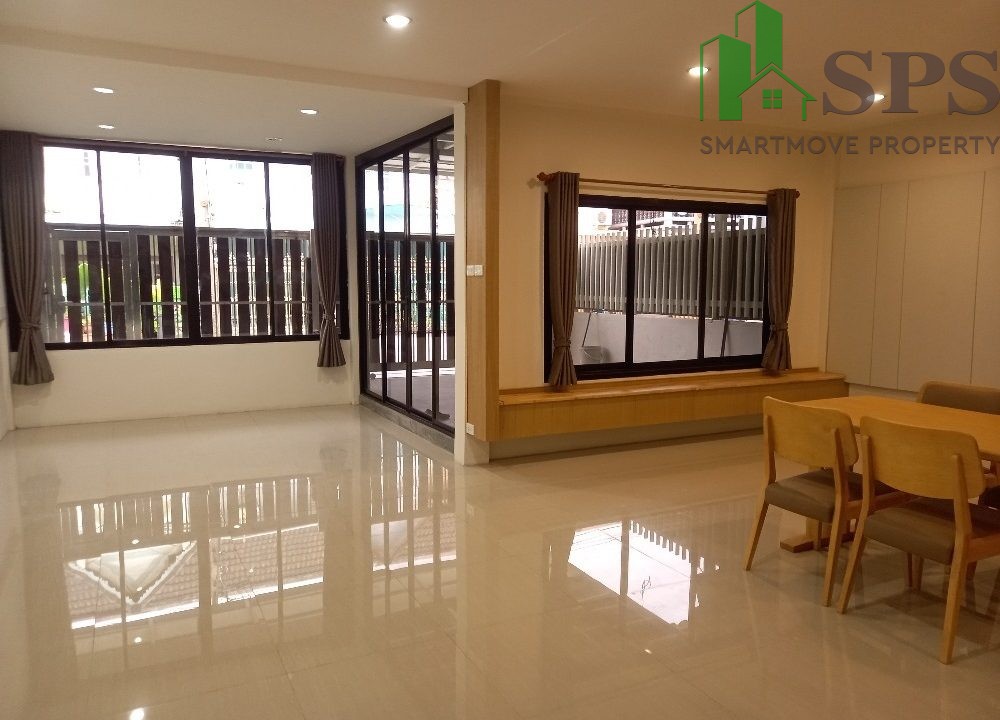 Townhouse for rent located in Soi Udomsuk. (SPSAM470) 02