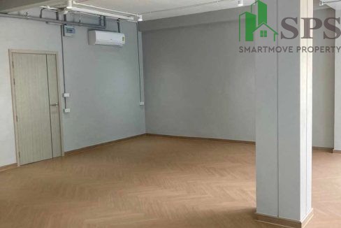 Commercial building for rent at Larn Luang Road. (SPSAM635) 09