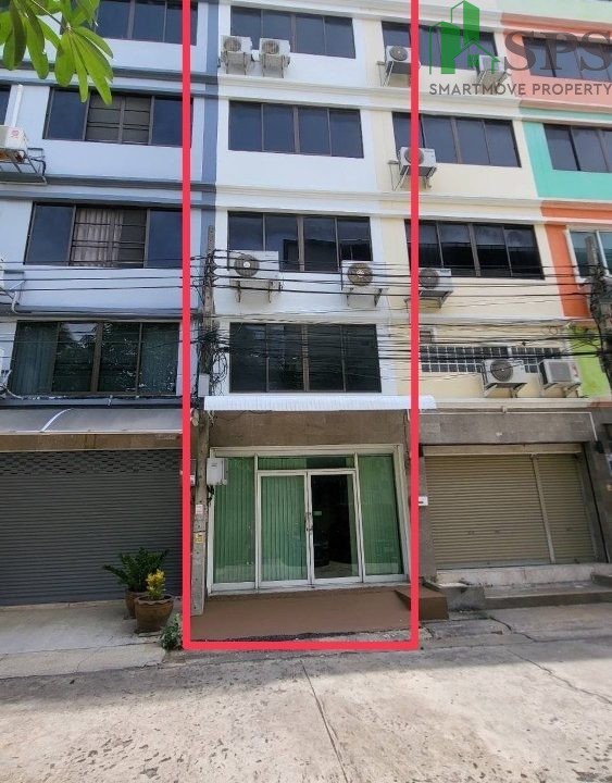 Commercial building for rent located in Soi Sukhumvit 105.(SPSAM620) 01
