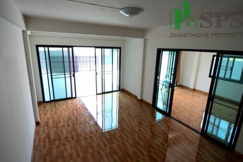 Home office for rent Located in Soi Chokchai 4. (SPSAM670) 03