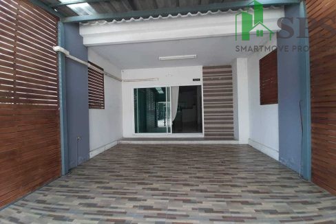 Office building for rent near Ratchada-Ladprao intersection. (SPSAM651). 02
