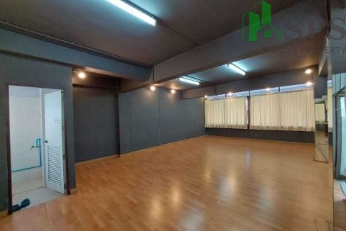 Office building for rent near Ratchada-Ladprao intersection. (SPSAM651). 07