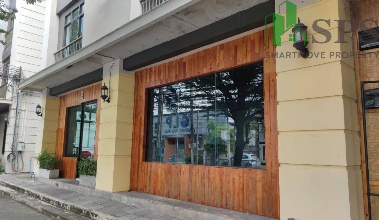 Space for rent at Marche Ram53 (SPSAM594) 02