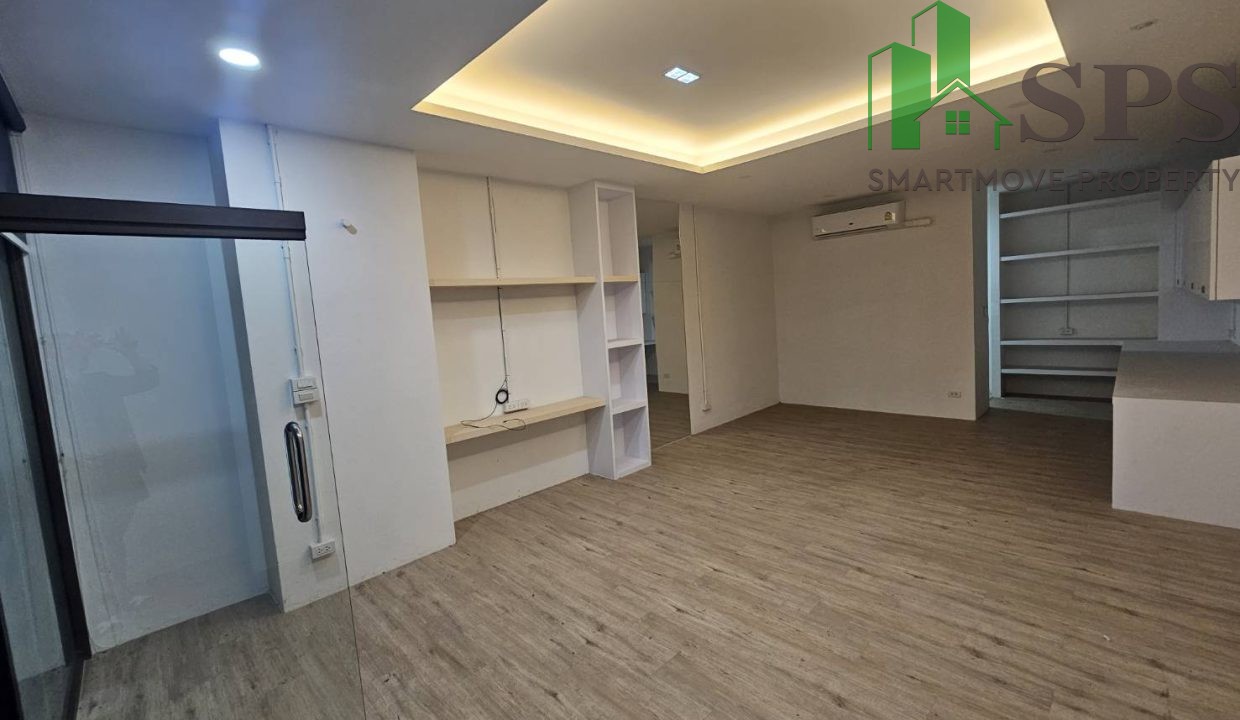 Office space for rent near BTS Udomsuk. (SPSAM776) (3)