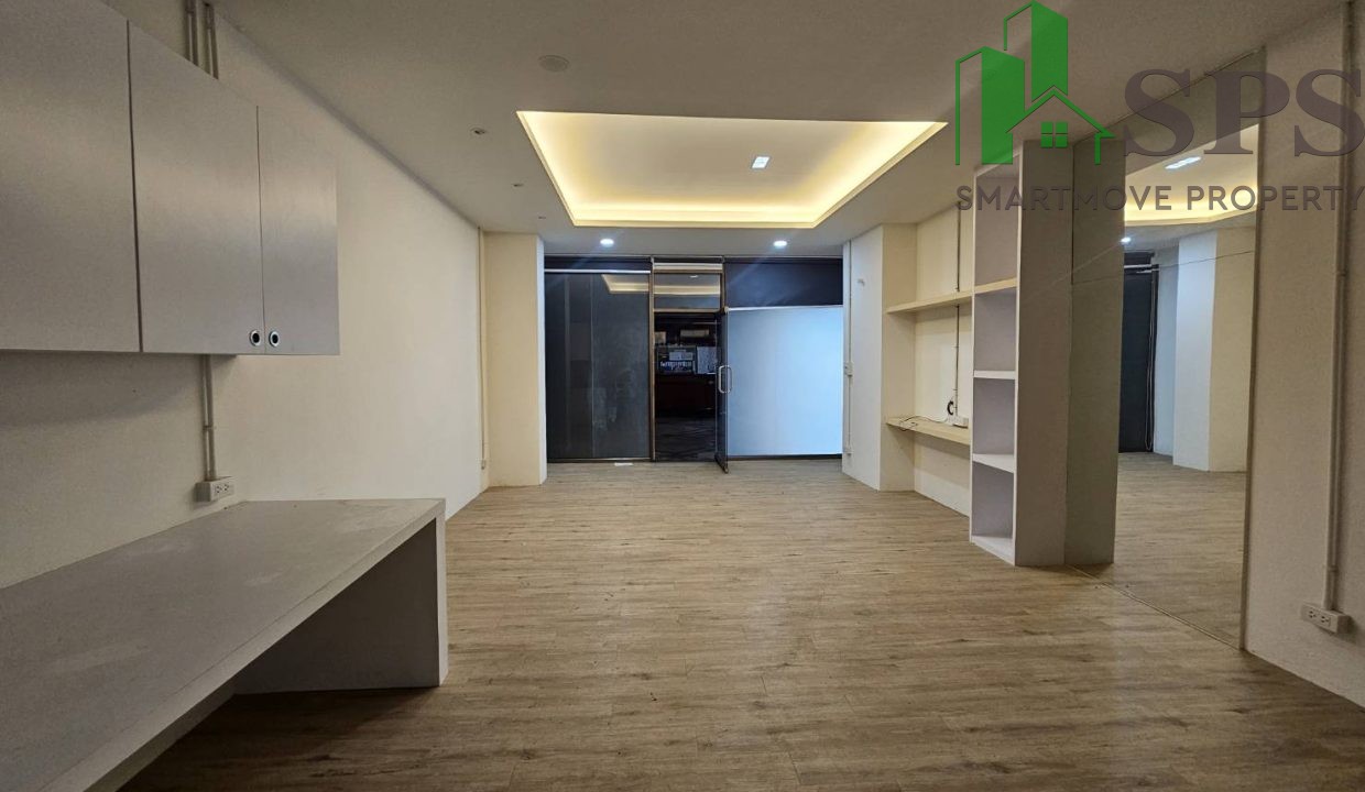 Office space for rent near BTS Udomsuk. (SPSAM776) (5)