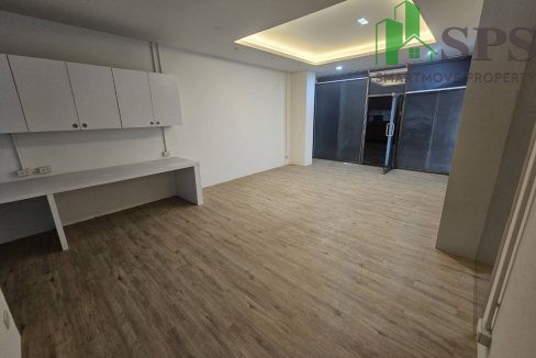 Office space for rent near BTS Udomsuk. (SPSAM776) (8)