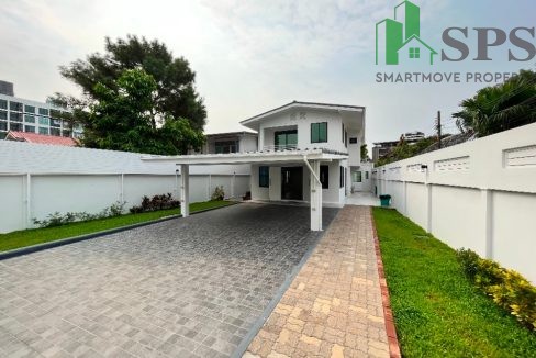 Single house for rent near BTS Ari and BTS Saphan Khwai. (SPSAM806) 01