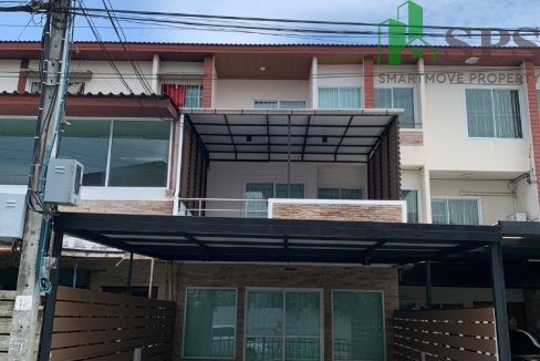 Townhome for rent in Soi Phatthanakan. (SPSAM765) 01