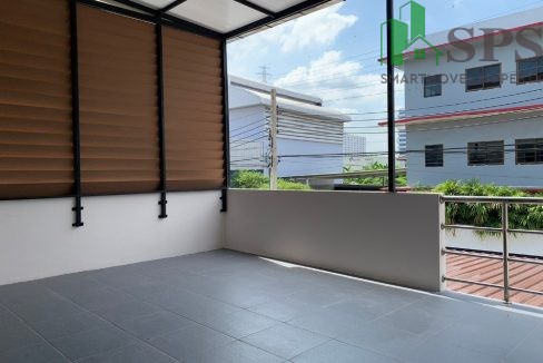 Townhome for rent in Soi Phatthanakan. (SPSAM765) 02