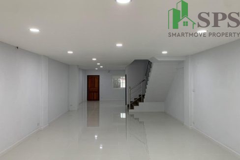 Townhome for rent in Soi Phatthanakan. (SPSAM765) 04