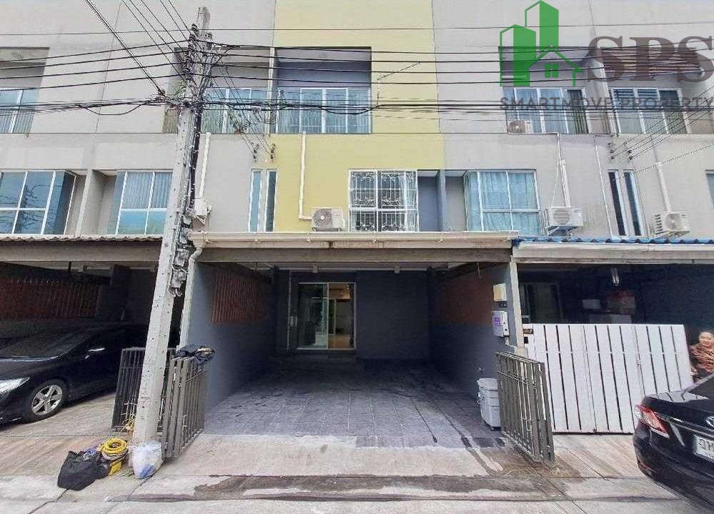 Townhouse for rent Patio Pattanakarn 38. (SPSAM727) 01