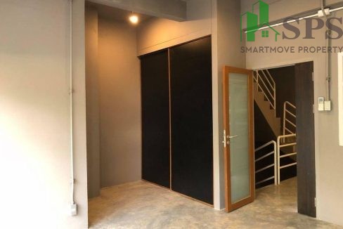Home office for rent in Soi Ratchada 32. (SPSAM827) 11