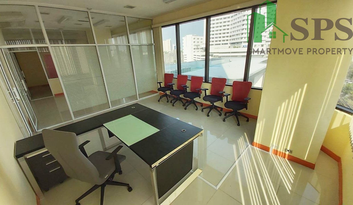 Office space for rent, Bangna Complex Building. (SPSAM882) 11