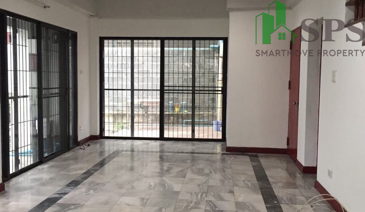 Townhome for rent in Soi Sukhumvit 101-1. (SPSAM921) 02