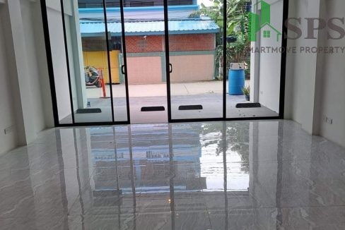 Home office for rent in Soi Lat Phrao 101. (SPSAM962) 02