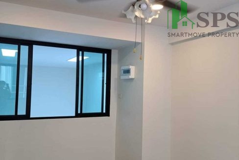 Home office for rent in Soi Lat Phrao 101. (SPSAM962) 07