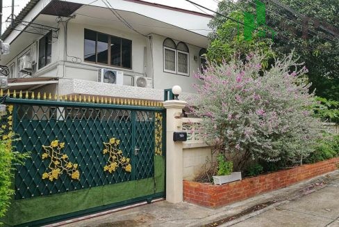 Single house for rent in Huai Khwang. (SPSAM1017) 01