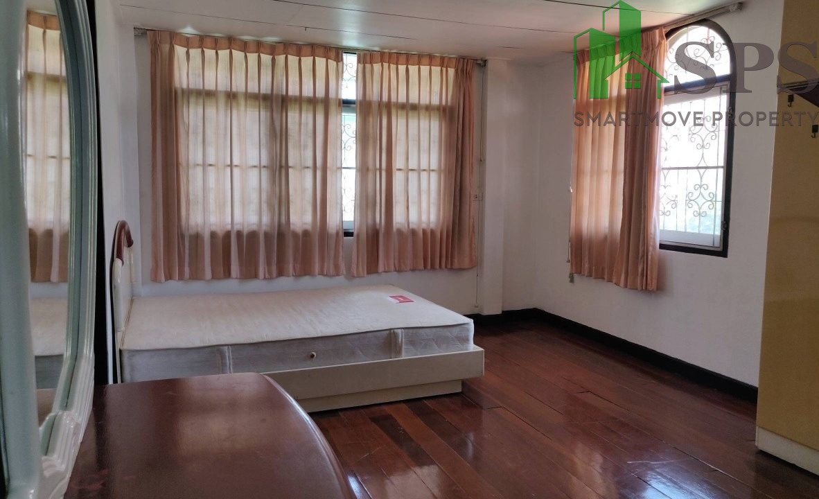 Single house for rent in Huai Khwang. (SPSAM1017) 09