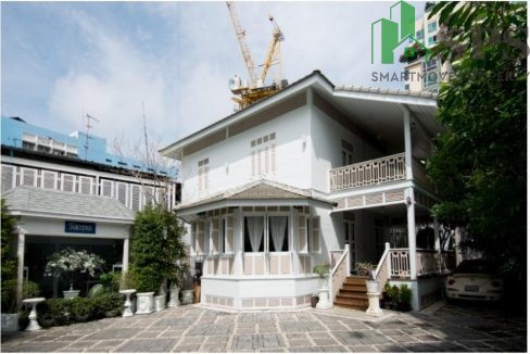 Single house for rent in Si Phraya, Bang Rak. (SPSAM1029) 01