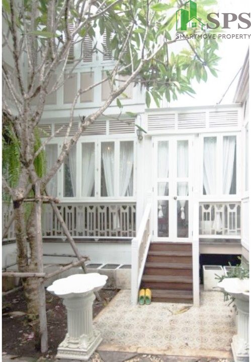 Single house for rent in Si Phraya, Bang Rak. (SPSAM1029) 05