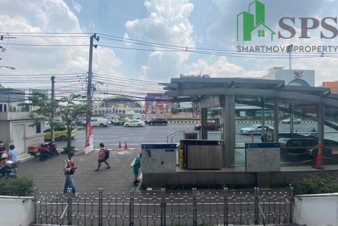 Space for rent near MRT Hua Lamphong.(SPSAM935) 03