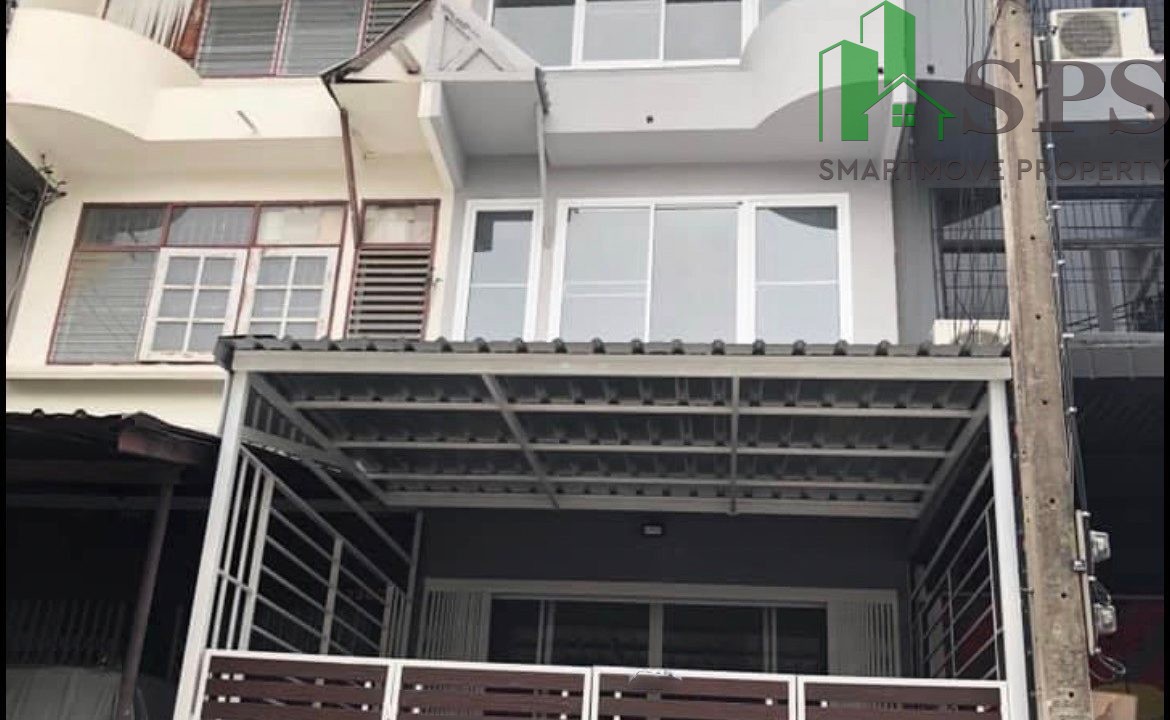 Townhome for rent in Soi Sukhumvit 65. (SPSAM943) 01